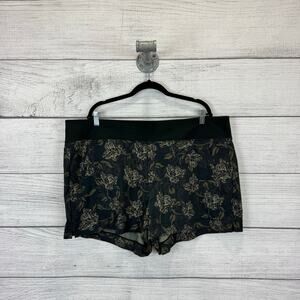Athleta Plus Size Trekkie North Green Floral Printed Active Shorts Size 22